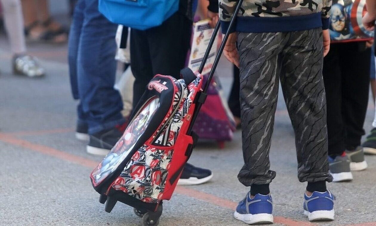 Τριών Ιεραρχών: Κανονικά το μάθημα στα σχολεία